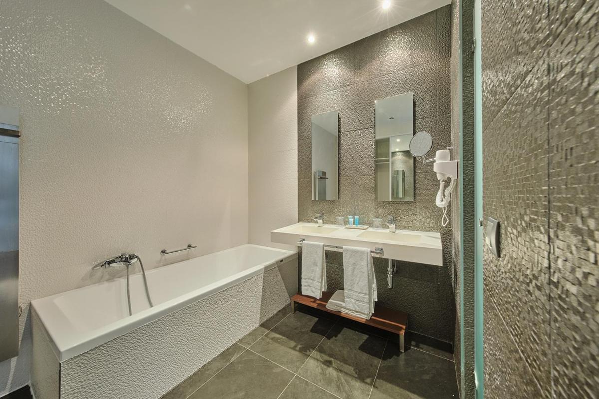 Un baño de Hotel Spa Villa Nazules