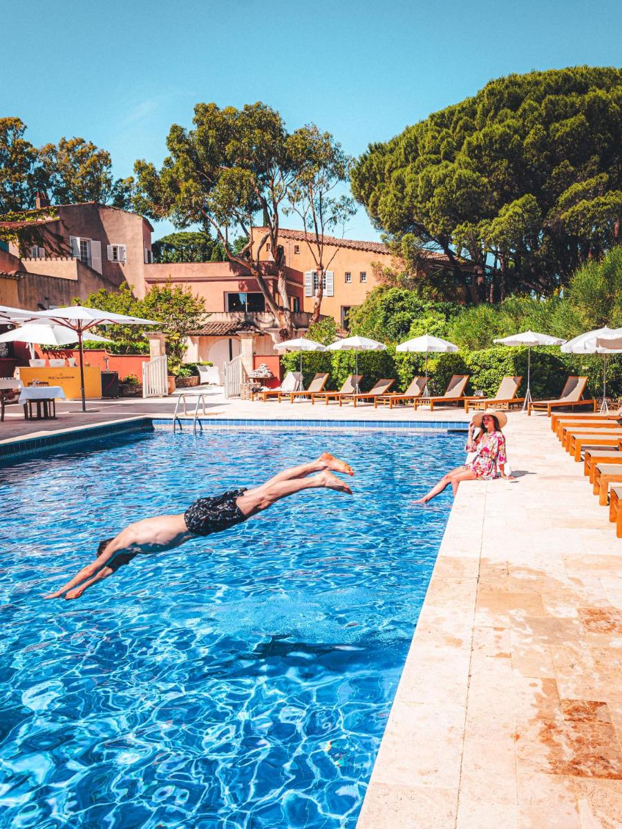 Piscine de l'établissement Hôtel La Mandarine ou située à proximité