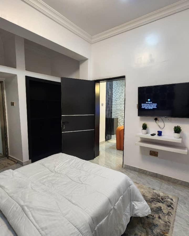 Cozy 1 bedroom apartment Ikeja 10 mins to the airport - Housity