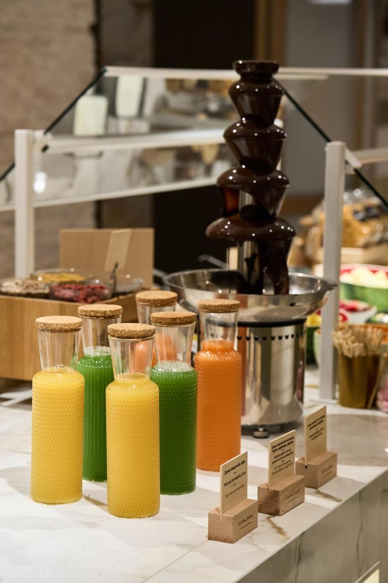 Comida en o cerca de este hotel