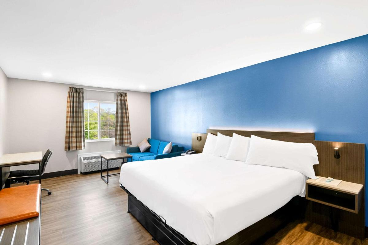 Econo Lodge Bethel - Danbury - Housity
