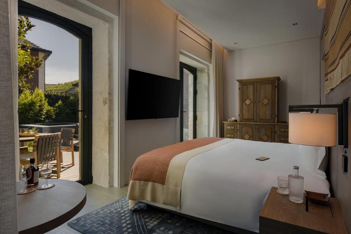 Uma cama ou camas num quarto em Six Senses Douro Valley