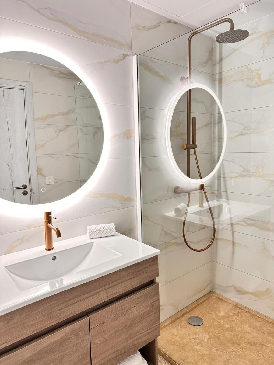 Un baño de Boutique Hotel Comtal Empuries