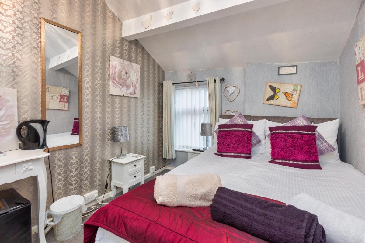 Friends Hotel - Housity