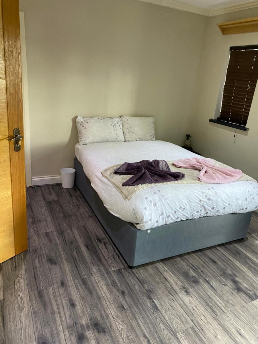 Ruislip Guest House - Housity