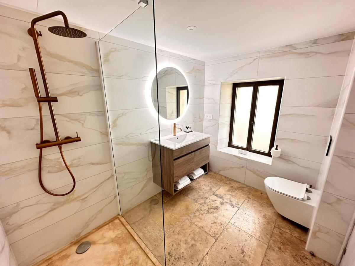 Un baño de Boutique Hotel Comtal Empuries