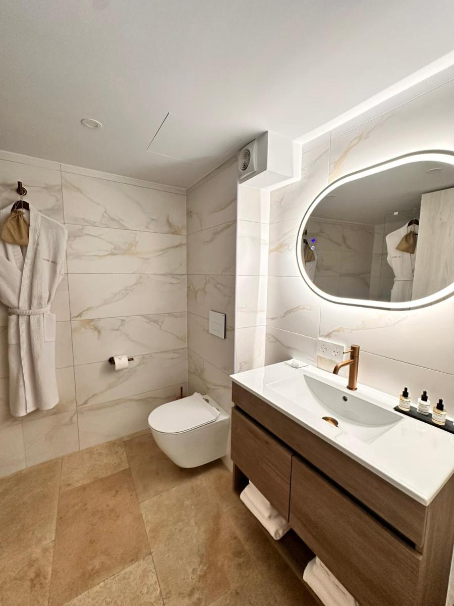 Un baño de Boutique Hotel Comtal Empuries