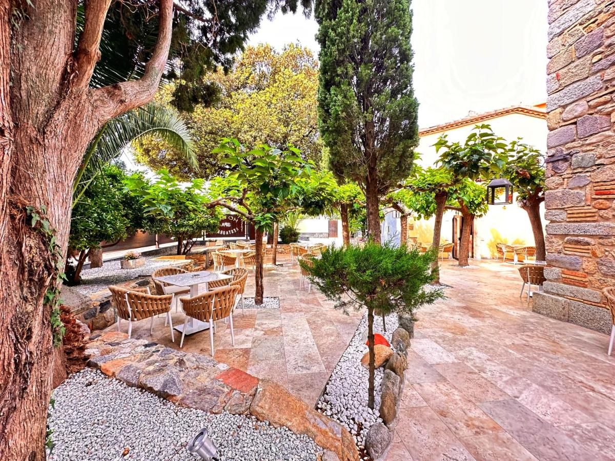 Jardín al aire libre en Boutique Hotel Comtal Empuries