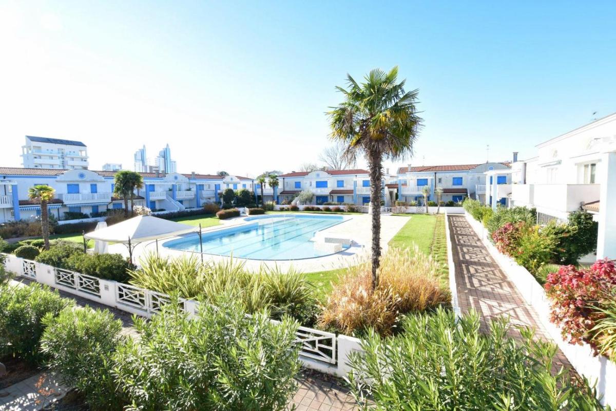 Piscina - RESIDENCE ANTENORE - Housity