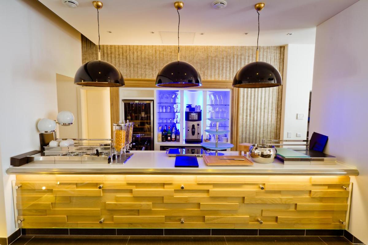 Cuisine ou kitchenette dans l'établissement Hôtel et Spa La Villa K - Basel Airport
