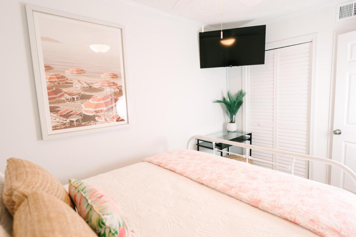 Beach-Pool-Private Balcony - Housity
