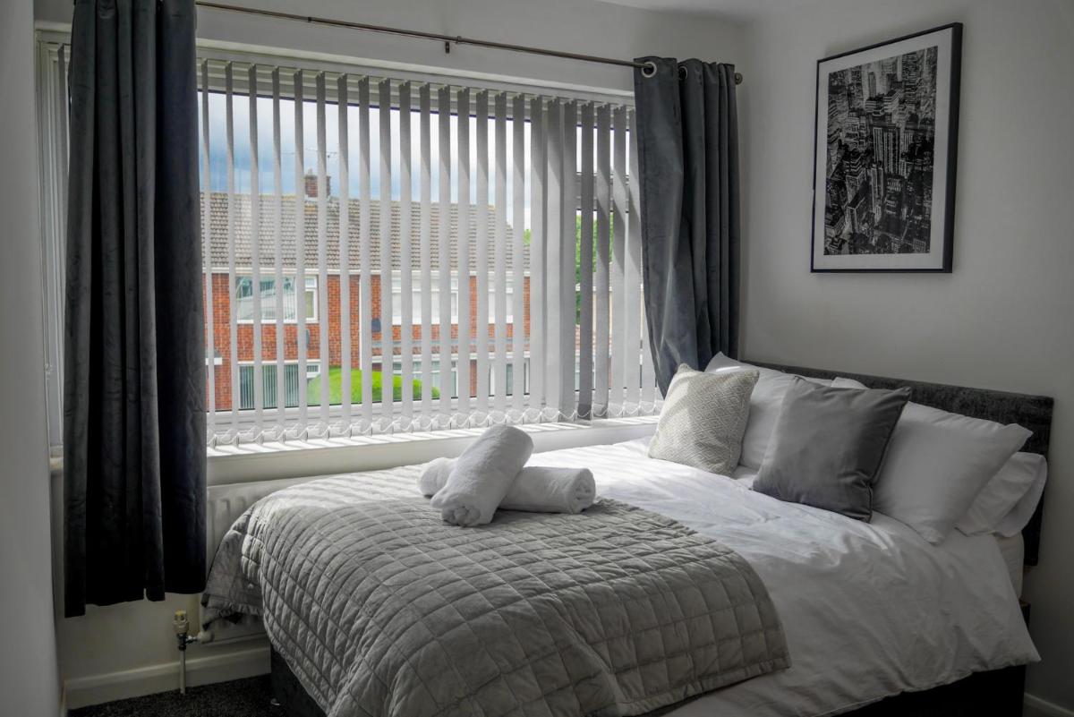 Modern 4 Bedroom Detatched House - Housity