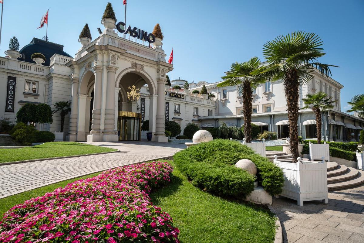 Jardin de l'établissement Le Riviera - Hôtel Restaurant & Spa - Ex Golden Tulip Aix les bains