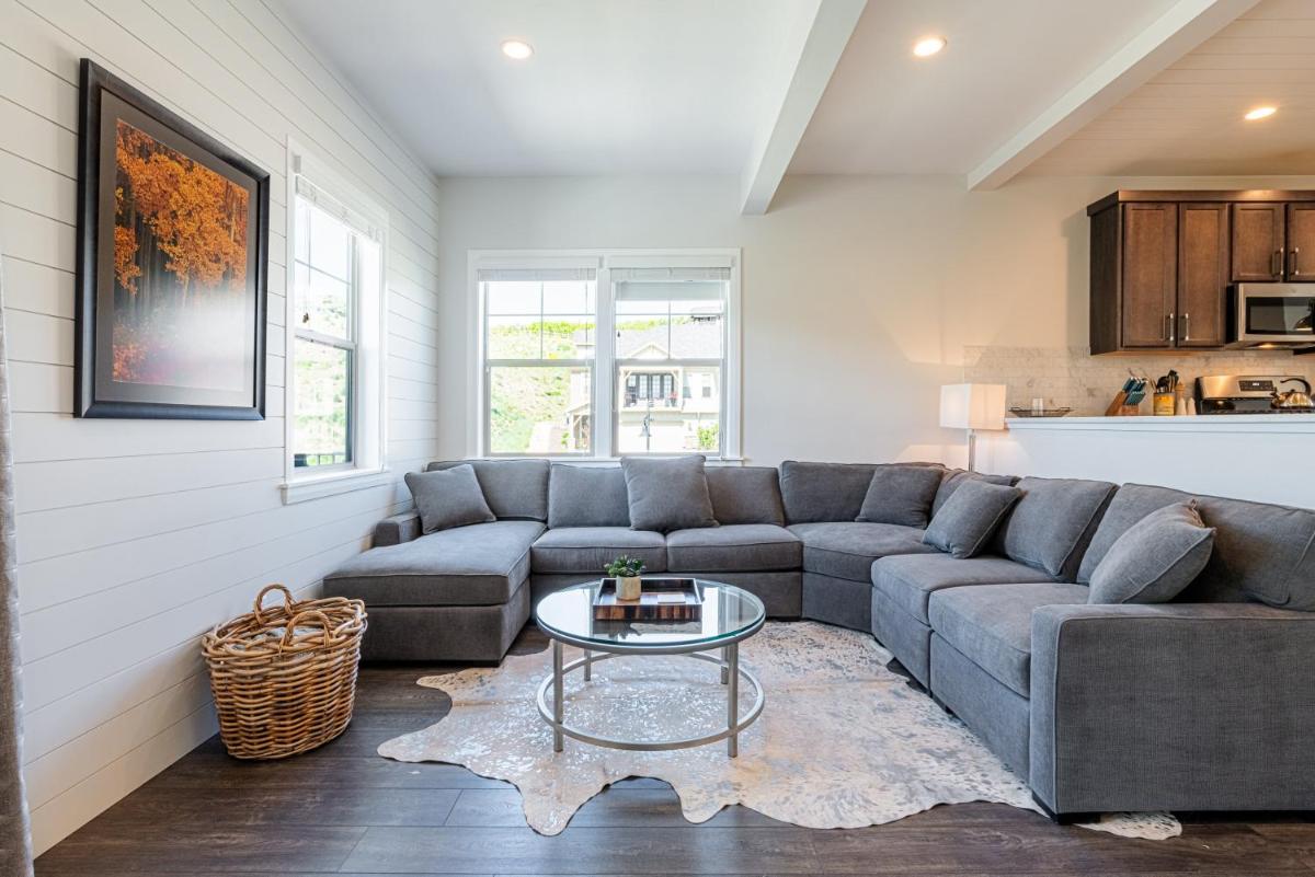 Ideal Location for Year-Round Recreation,Skiing! Visit Park City Mountains Are Calling! - Housity
