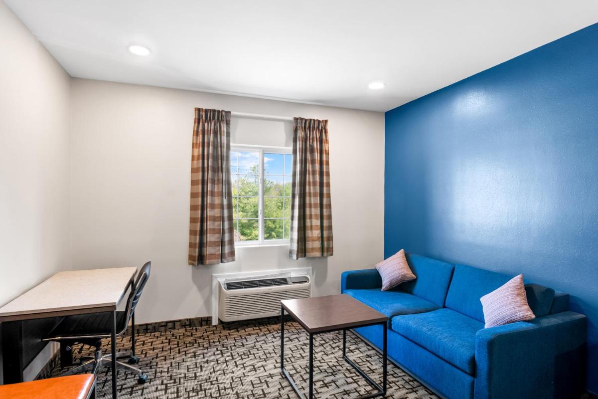Econo Lodge Bethel - Danbury - Housity