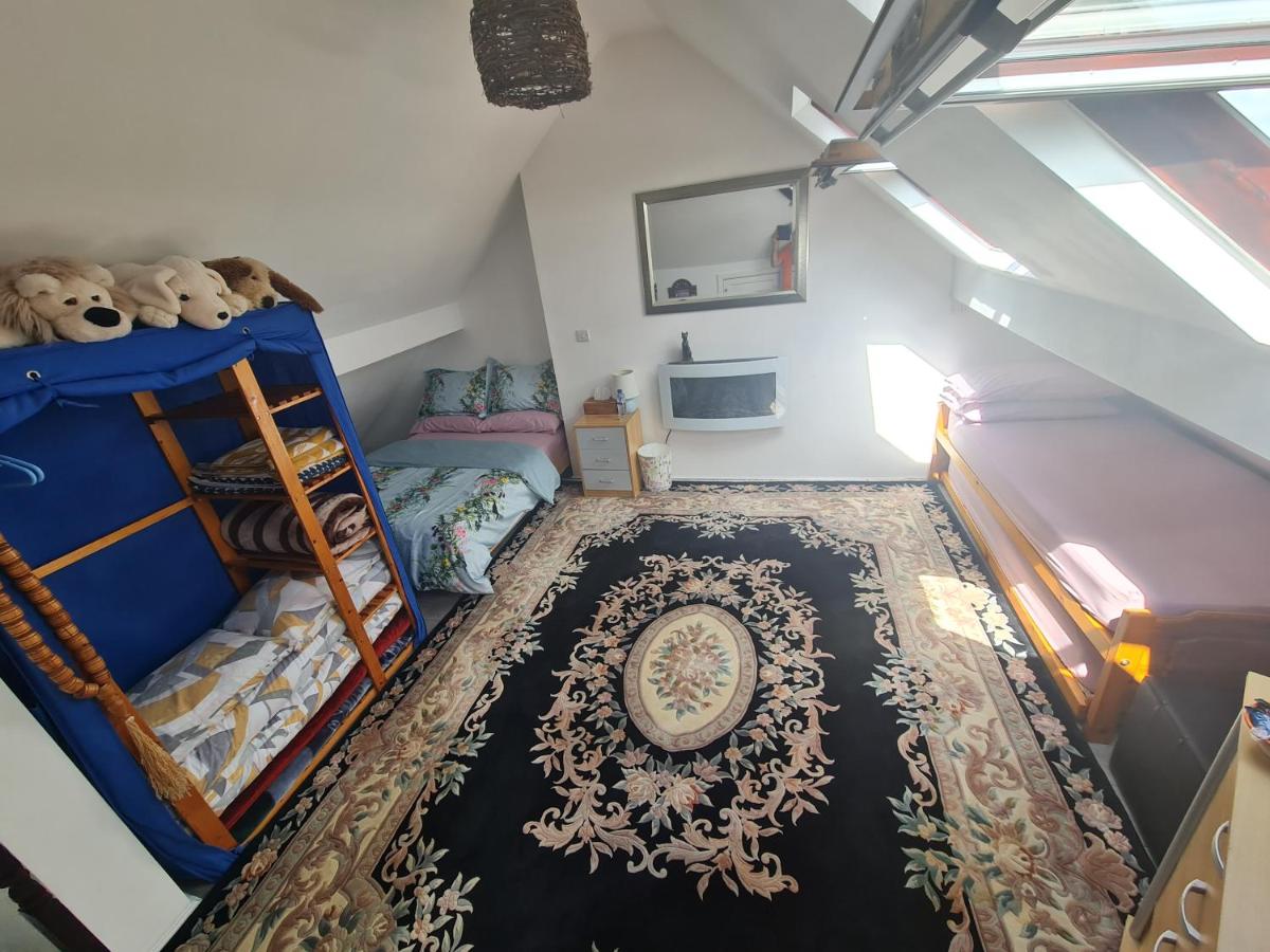 Large private room in Biddulph-Stoke On Trent - Housity