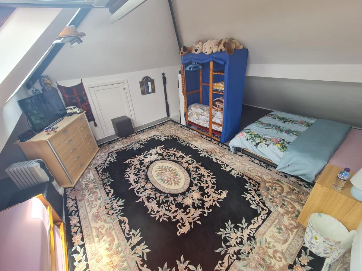 Large private room in Biddulph-Stoke On Trent - Housity