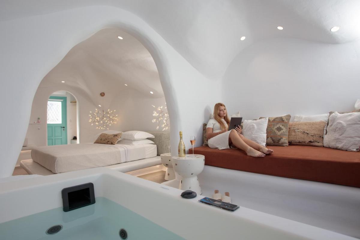 Naxos Cave Suites - Housity