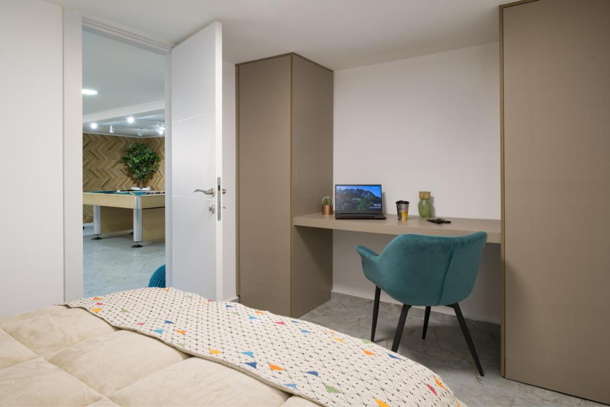 ROMSUITES - Apartment with jacuzzi & pool table, Haifa center, Bahai Garden - Housity