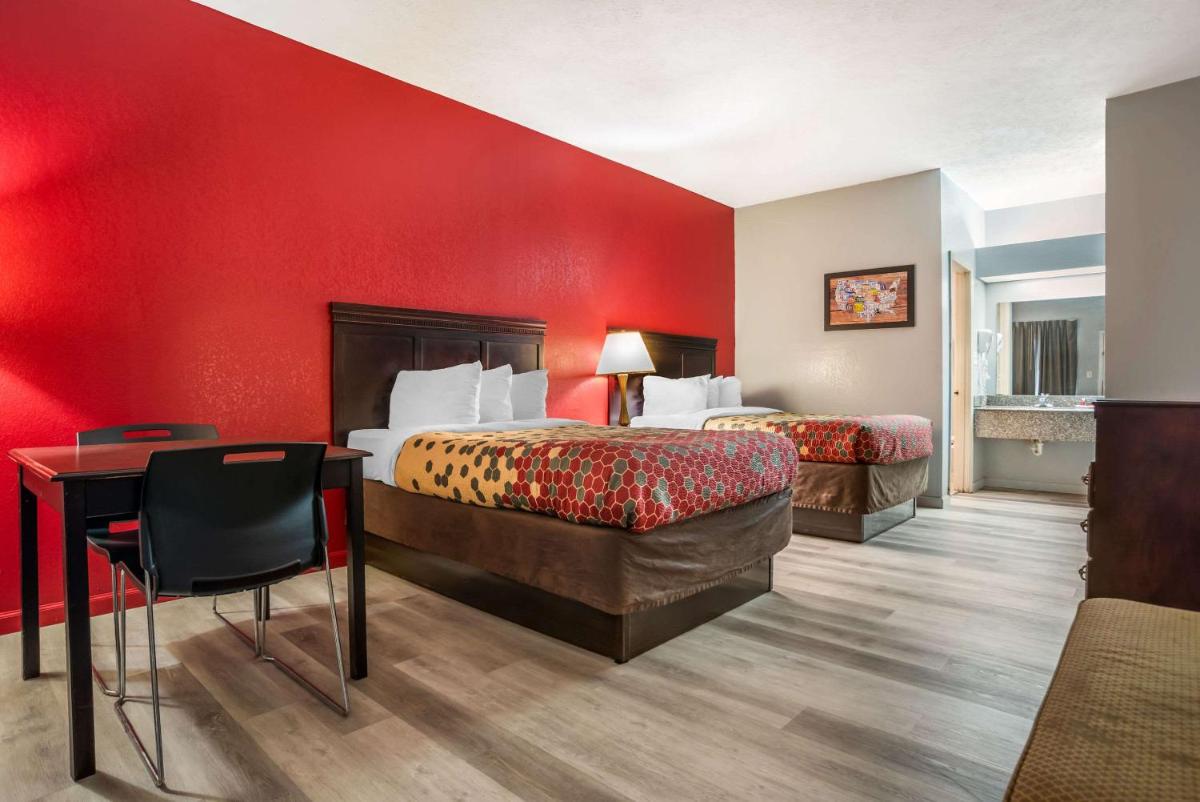 Econo Lodge Inn & Suites Philadelphia MS - Housity