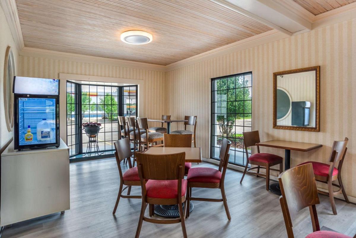 Econo Lodge Inn & Suites Philadelphia MS - Housity
