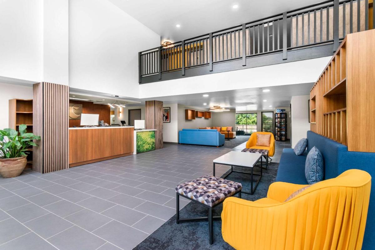 Comfort Inn & Suites - Housity