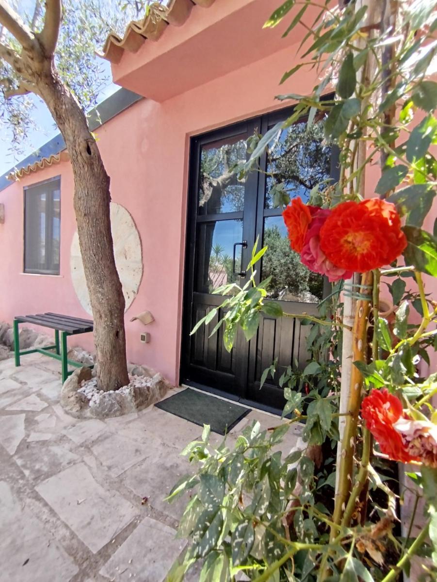 dependance in villa con piscina - Housity