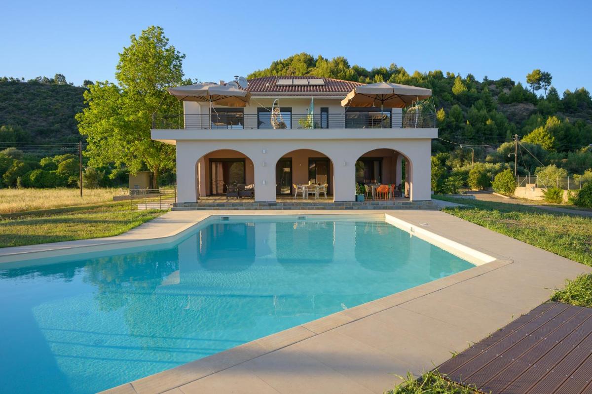 Antinea Olympian Villa - Housity