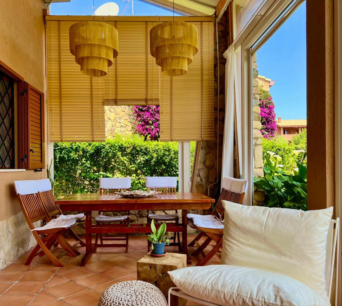 Stylish beach house near white sand beach - Housity