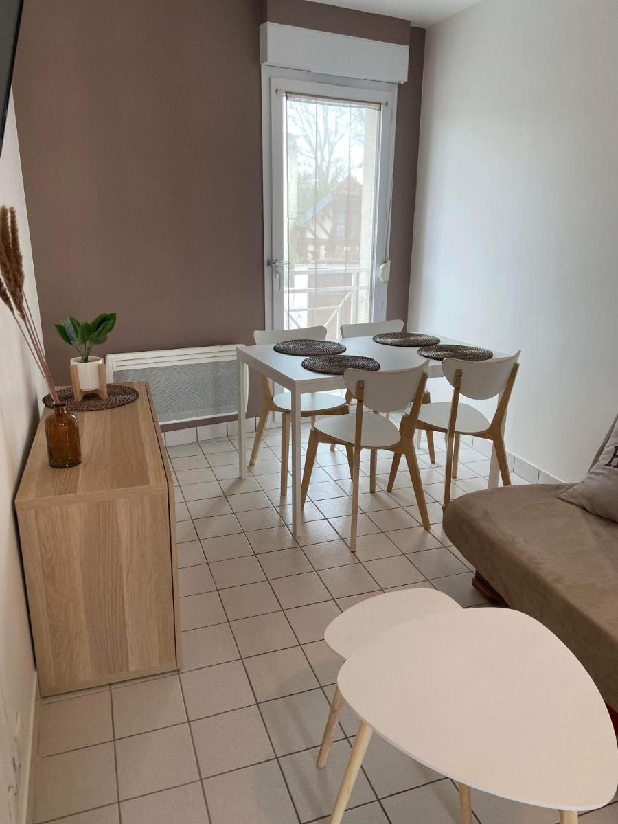 Eléonore, F2 en duplex avec cour commune et proche de la mer, 3 - Housity