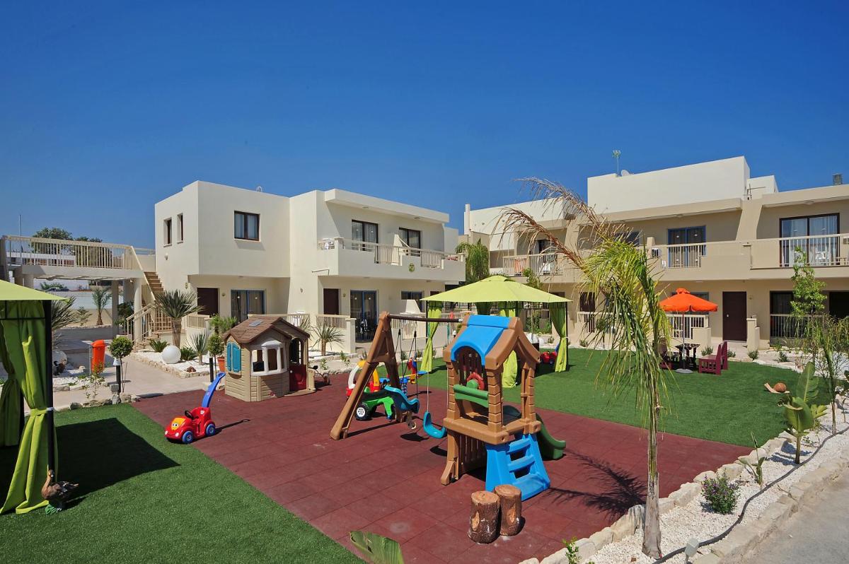 Nelia Gardens - Housity