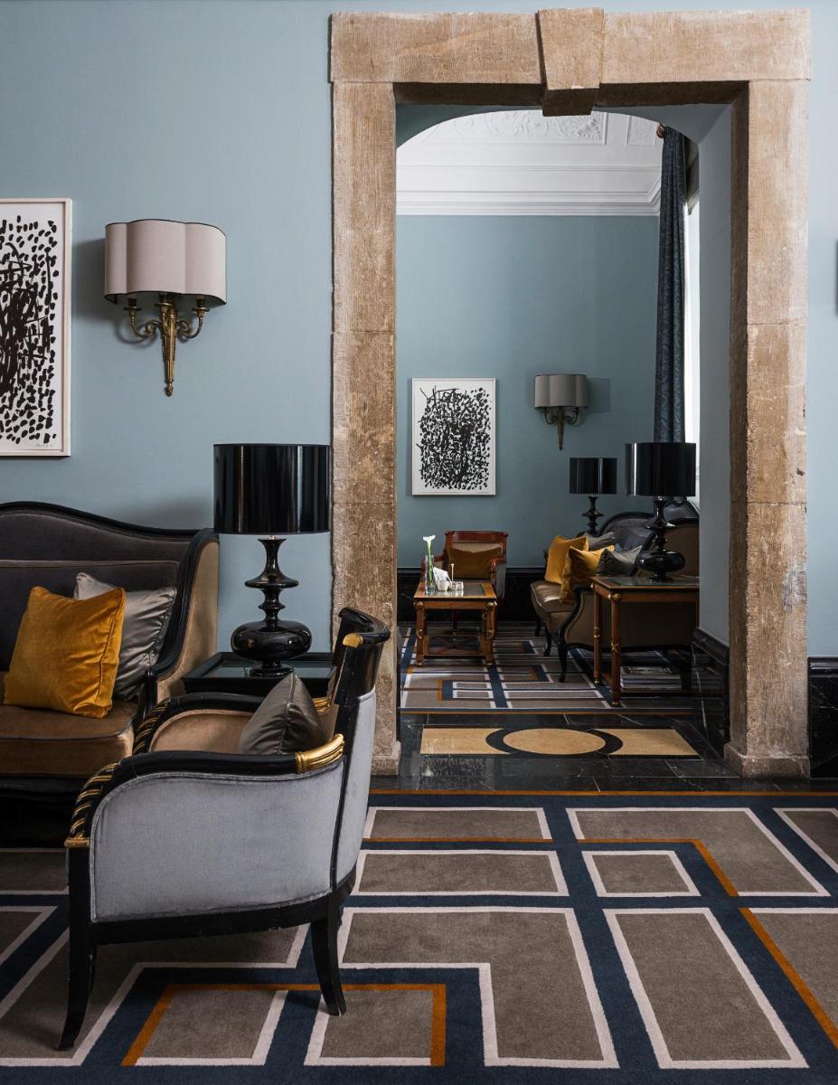 Ein Sitzbereich in der Unterkunft Althoff Grandhotel Schloss Bensberg