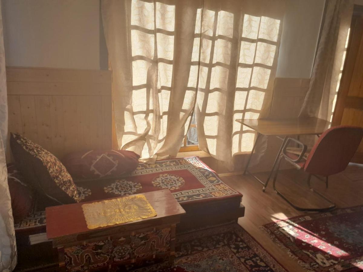 Julay Guest House - Housity