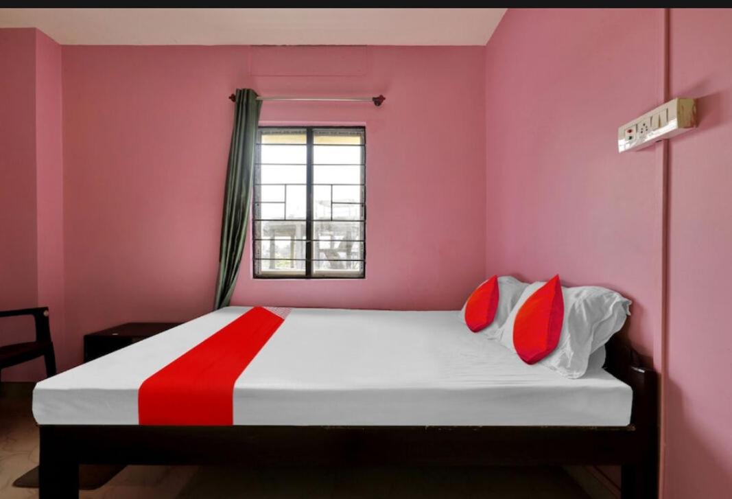 A B Guest House - Housity