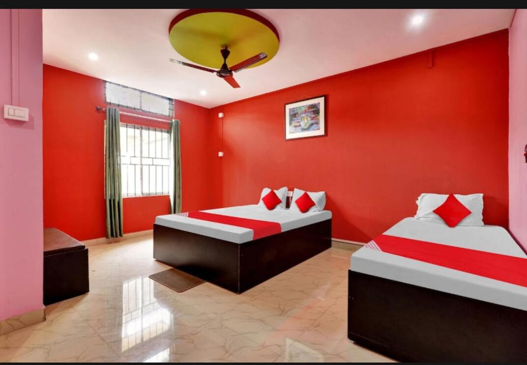 A B Guest House - Housity