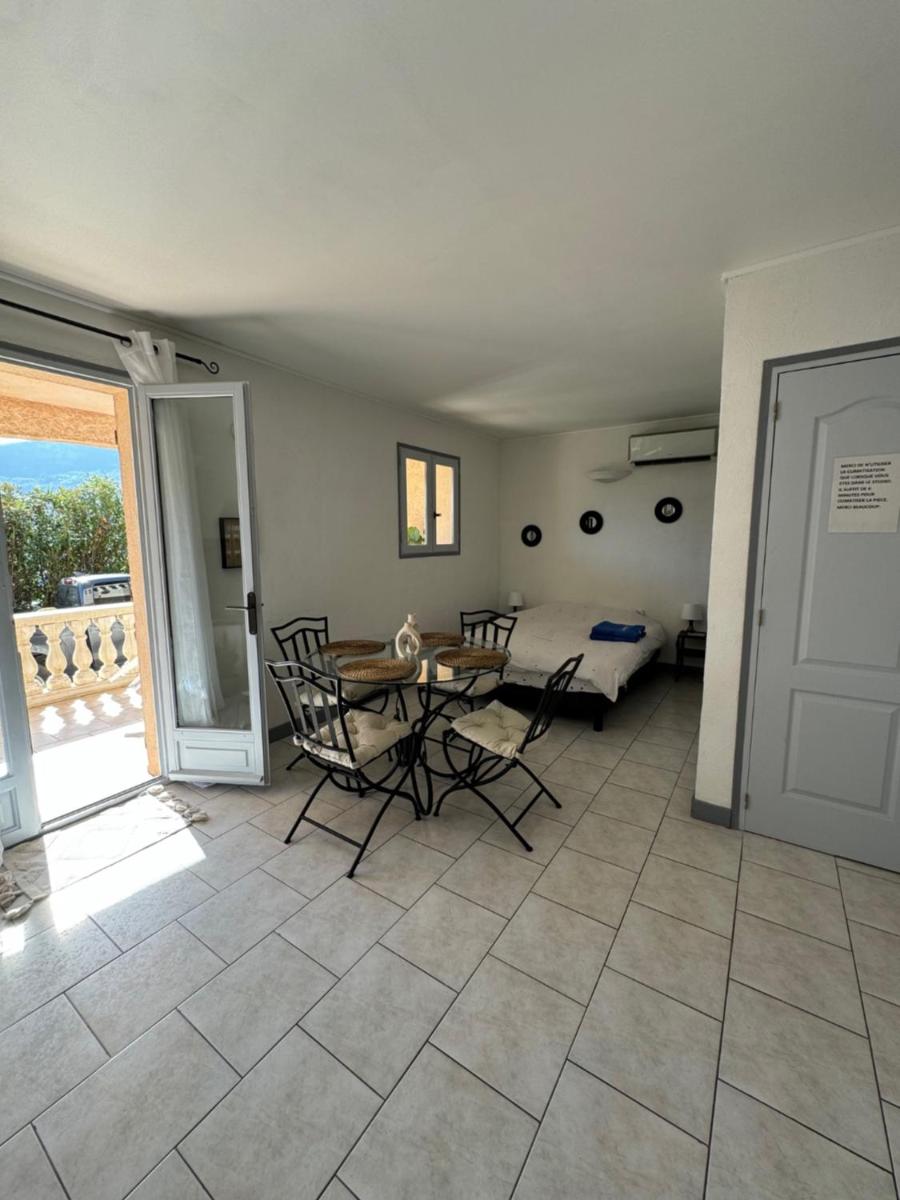 VILLA NATHEO Bas de villa - Studio 37m2 avec Coin nuit - Housity