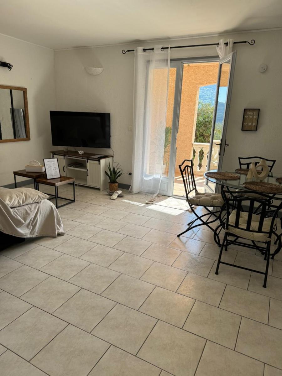 VILLA NATHEO Bas de villa - Studio 37m2 avec Coin nuit - Housity