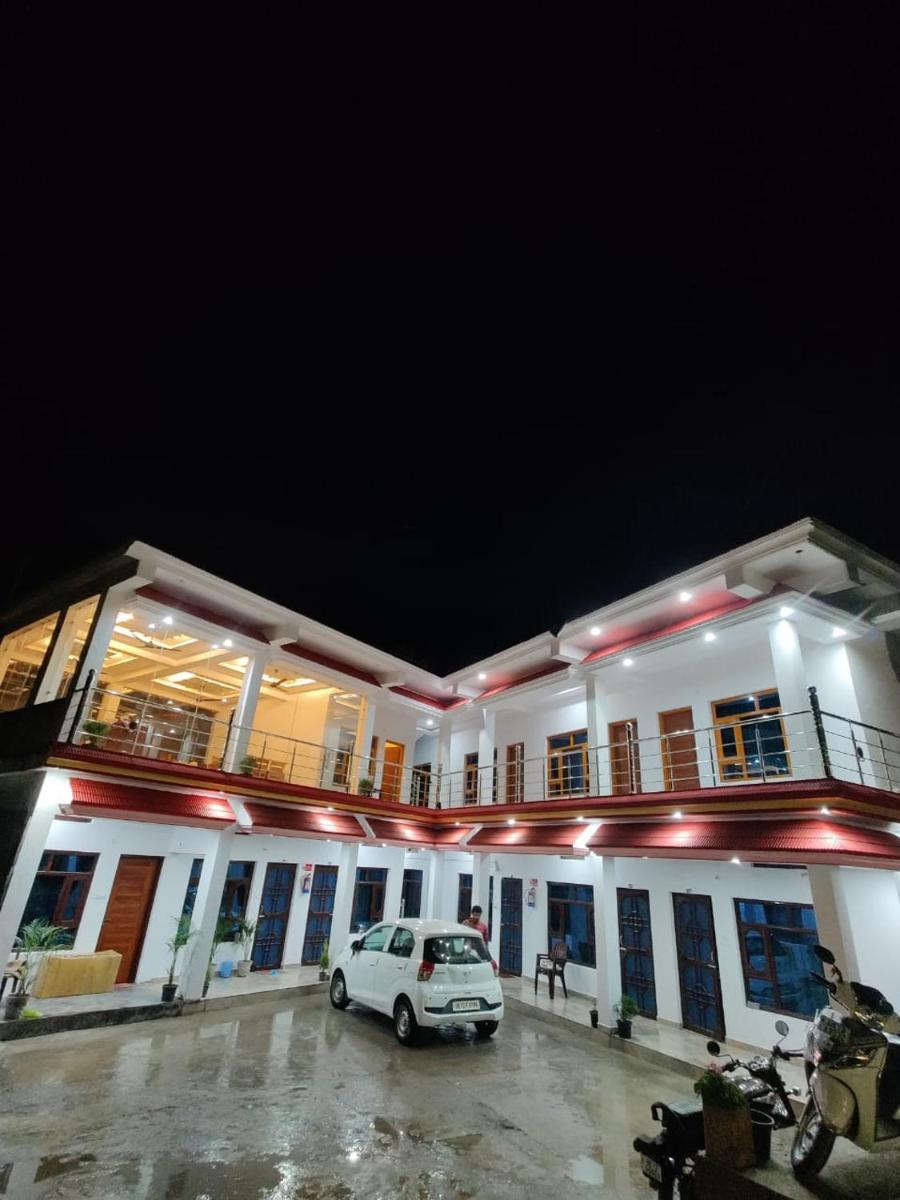 Shiv Vilas palace - Housity
