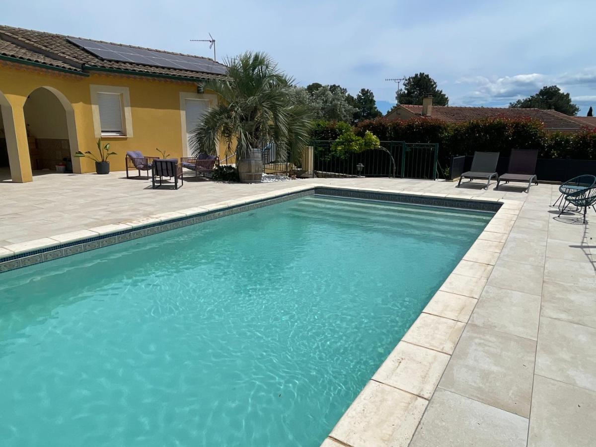 Chambre indépendante 25 m2 au calme avec piscine et terrain de pétanque - Housity