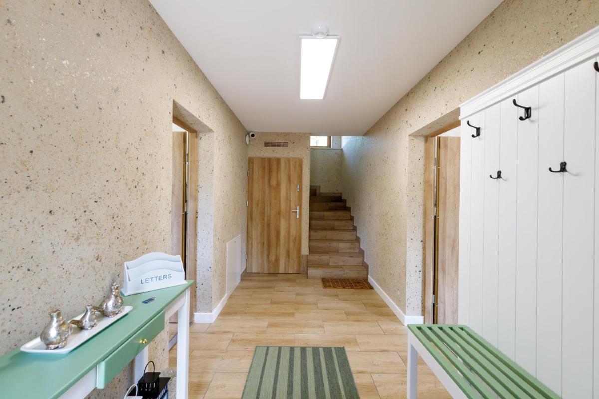 Green Door - Hizvo