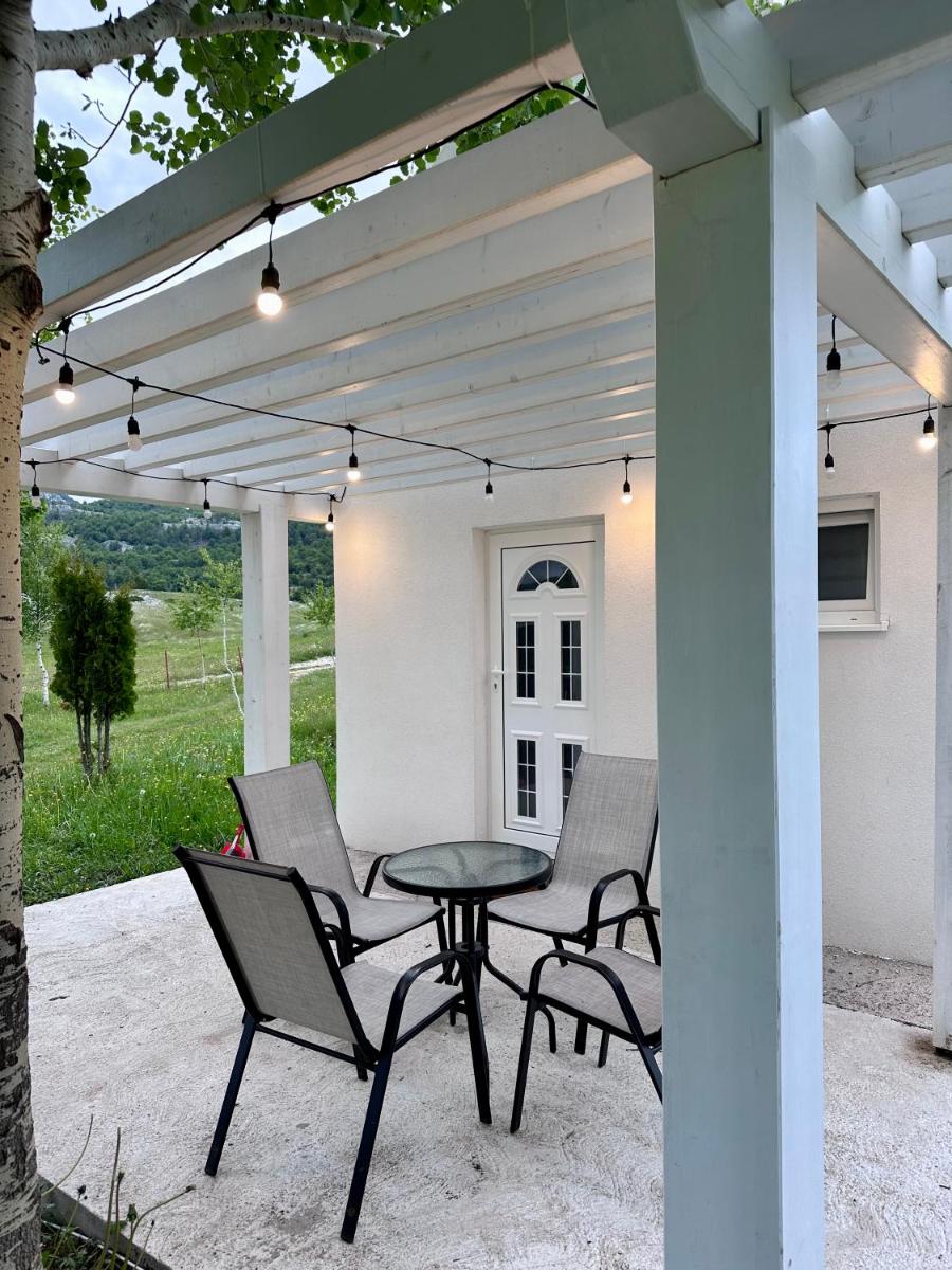 Guest house Lena Lukavica - Housity