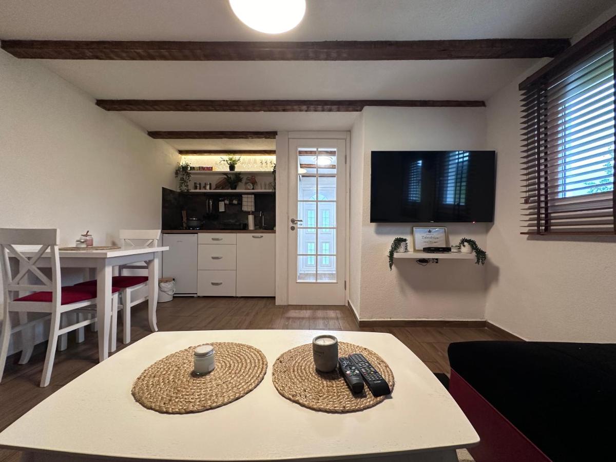 Guest house Lena Lukavica - Housity