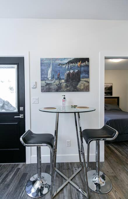 Royal Bay Modern 2 Bedroom Suite - Housity