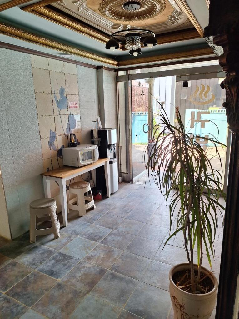 GwiBinJang Motel - Housity