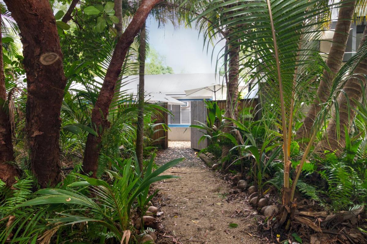 Villa Sorrento, a house on 4 Mile Beach in Port Douglas - Housity