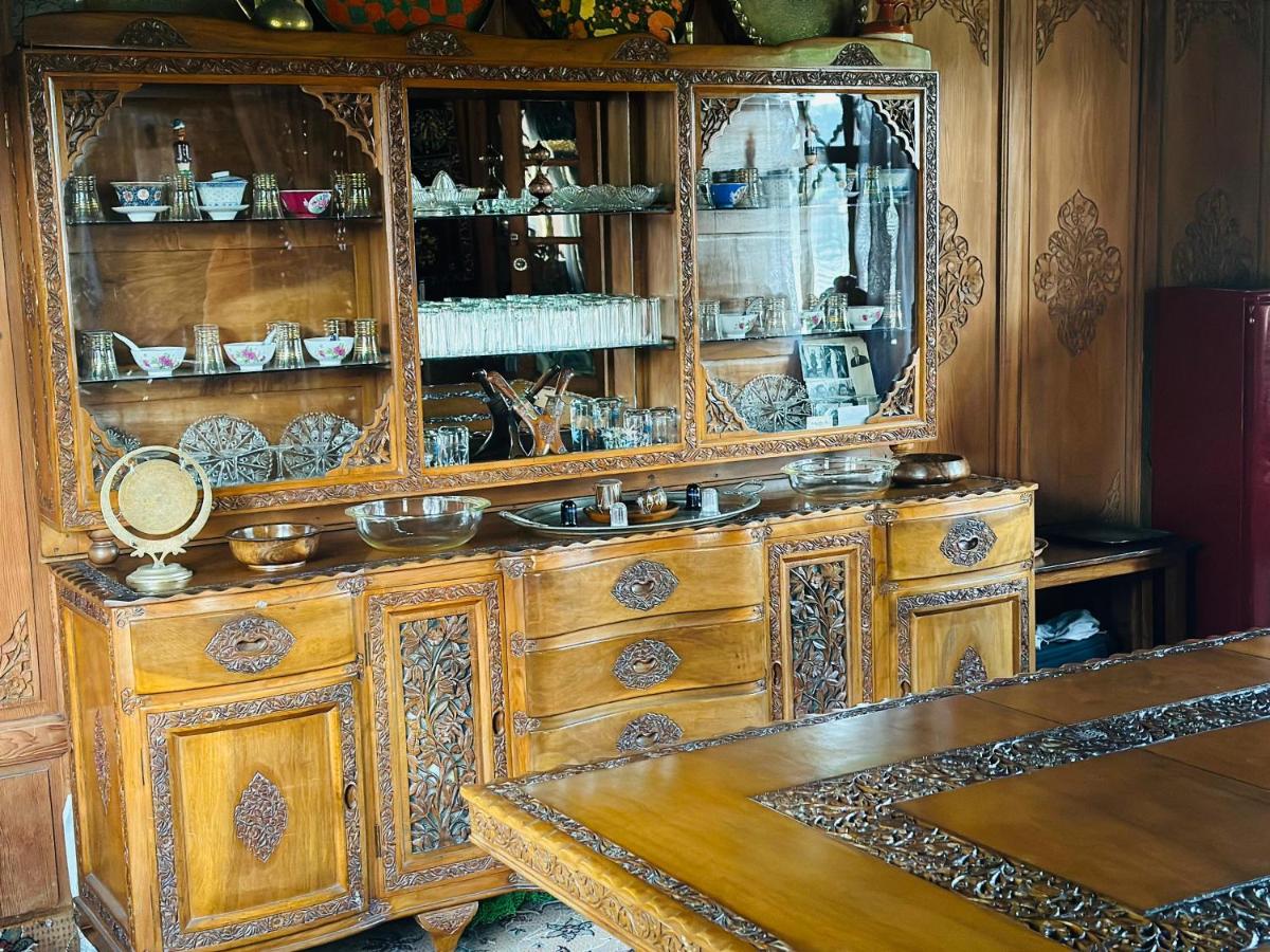Maharajas palace houseboat - Housity