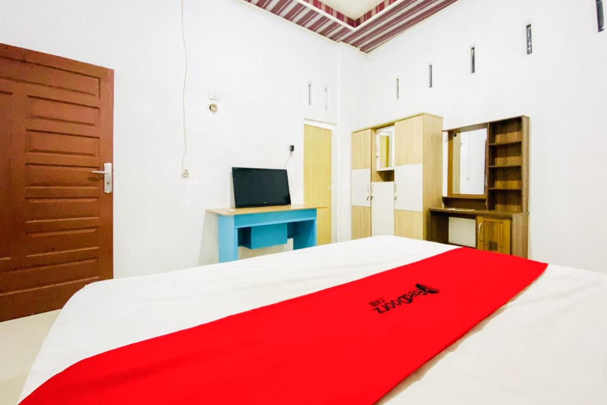 RedDoorz Syariah at Aisyah Stabat - Housity