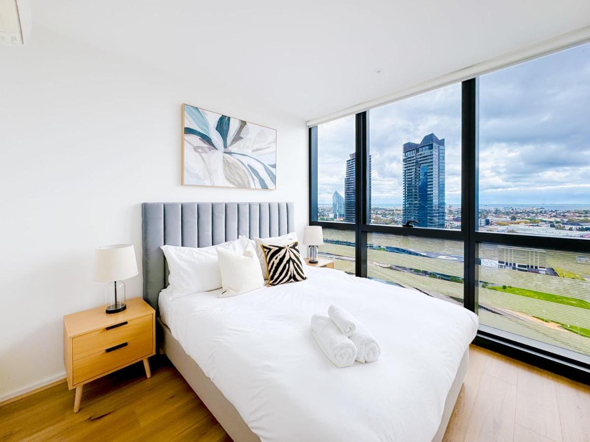 Brilliant Victoria Harbour Waterfront - Housity