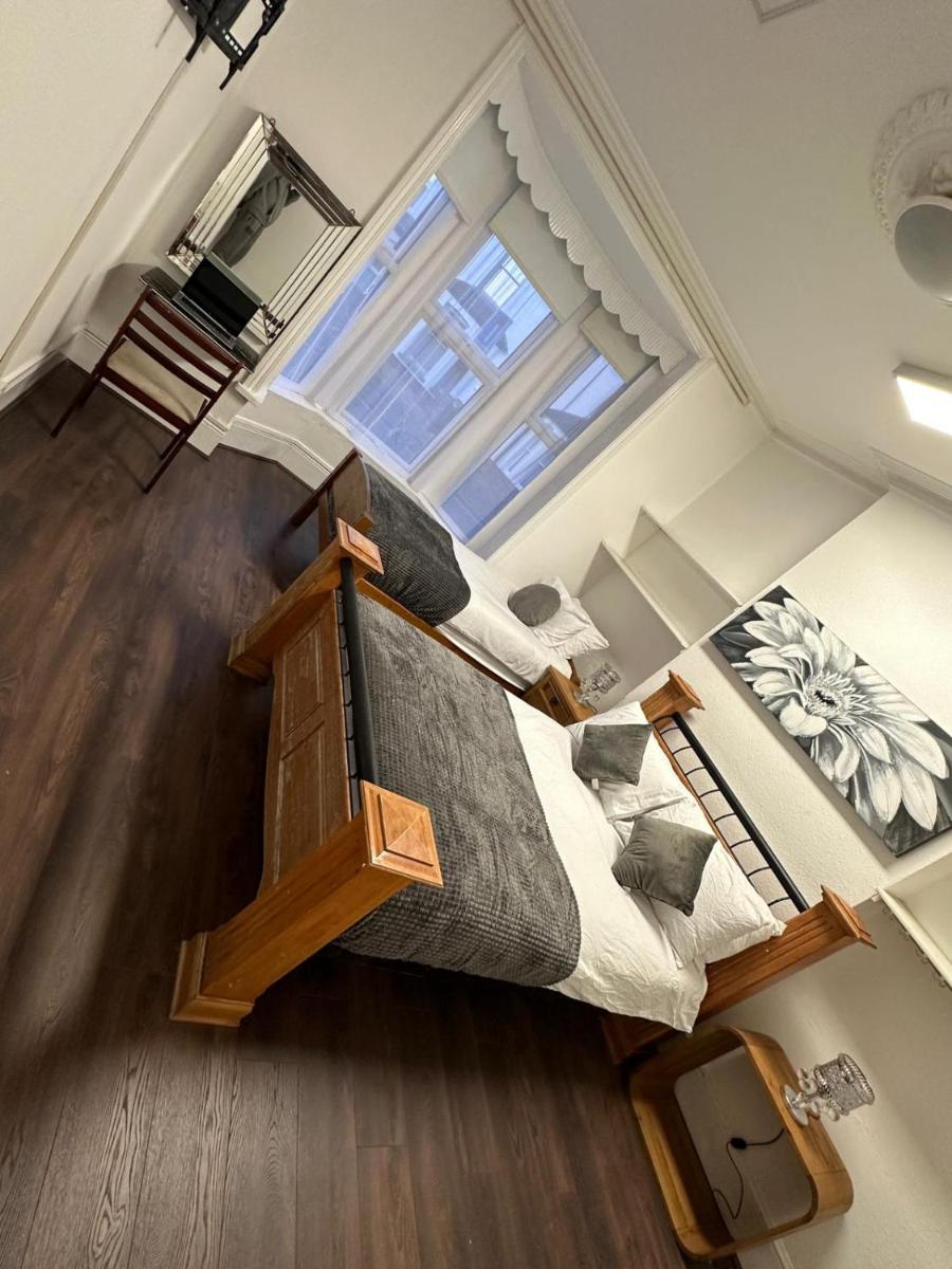 AA STAY LTD TOWN CENTRE Room & Free Park with Wi-Fi & Garden - Housity