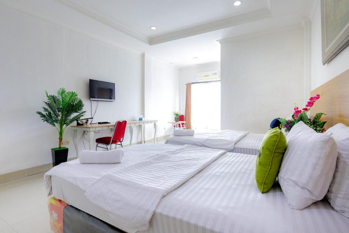Urbanview SRB near Mall Ciputra Cibubur by RedDoorz - Housity